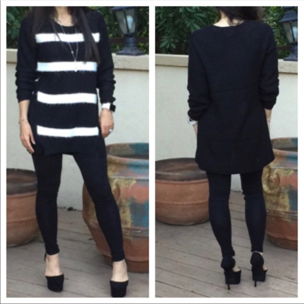 ✨LAST ONE ✨Black and white relax fit sweater - Picture 3 of 3